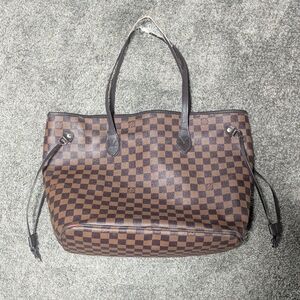 Louis Vuitton Neverfull Tote